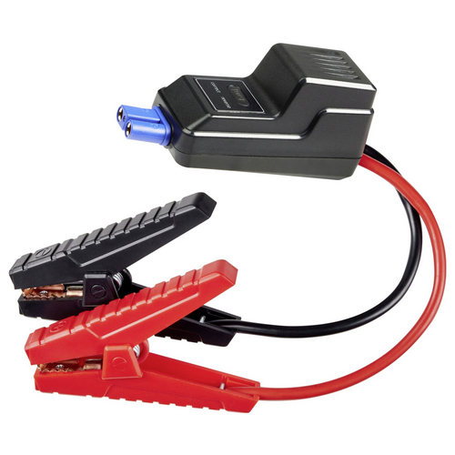 'Starthilfekabel' mit schwarzen und roten Klemmen und einem Adapter, verwendet zum Starten einer Autobatterie.